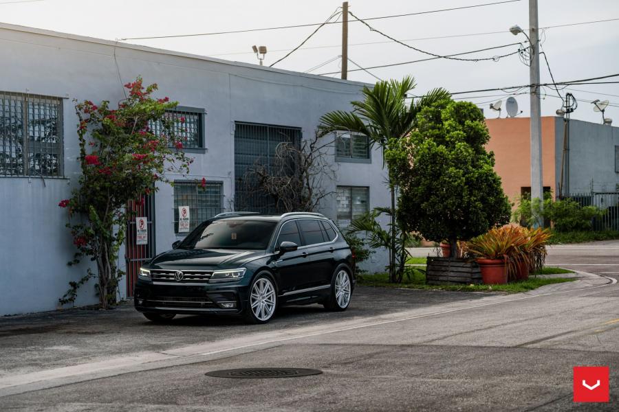  Volkswagen Tiguan R-Line on Vossen Wheels (CV10) 2019 года  (фото 21 из 36)